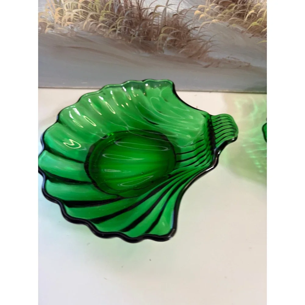 Vintage Emerald Green Glass Seashell Bowls Scalloped Clam‎ Shell Dish Set of 2